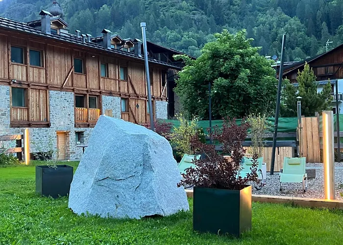 Camelot Luxury Houses Horses